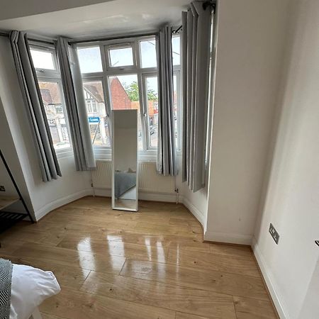 Central & Cozy 3Br Apt - High Chair - Free Parking Londres Exterior foto