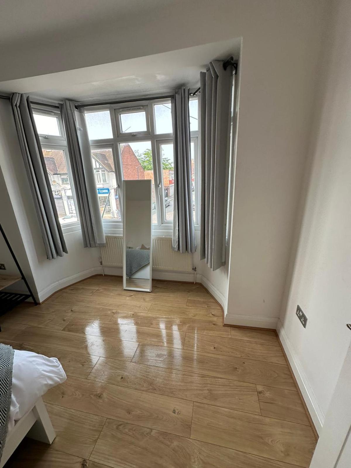 Central & Cozy 3Br Apt - High Chair - Free Parking Londres Exterior foto