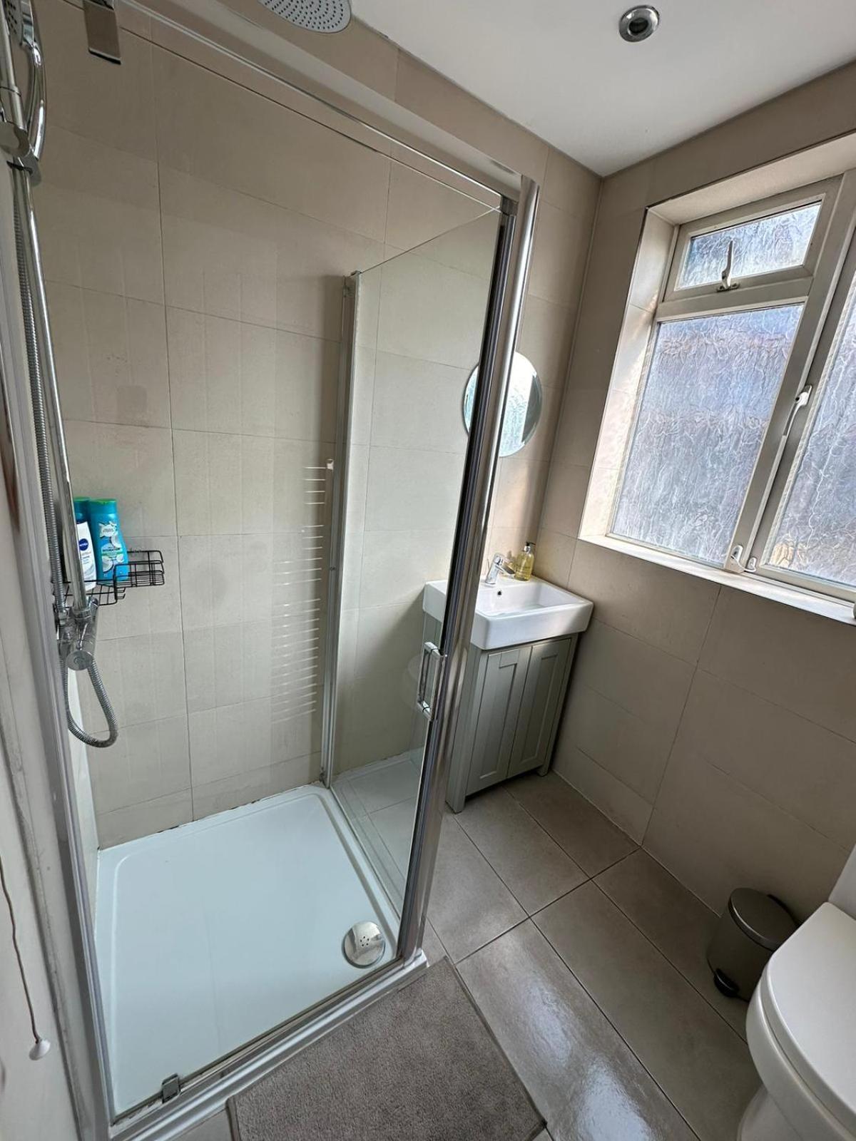 Central & Cozy 3Br Apt - High Chair - Free Parking Londres Exterior foto