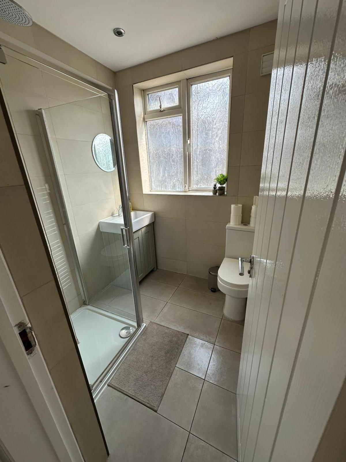 Central & Cozy 3Br Apt - High Chair - Free Parking Londres Exterior foto