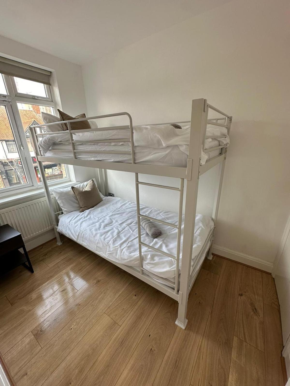 Central & Cozy 3Br Apt - High Chair - Free Parking Londres Exterior foto