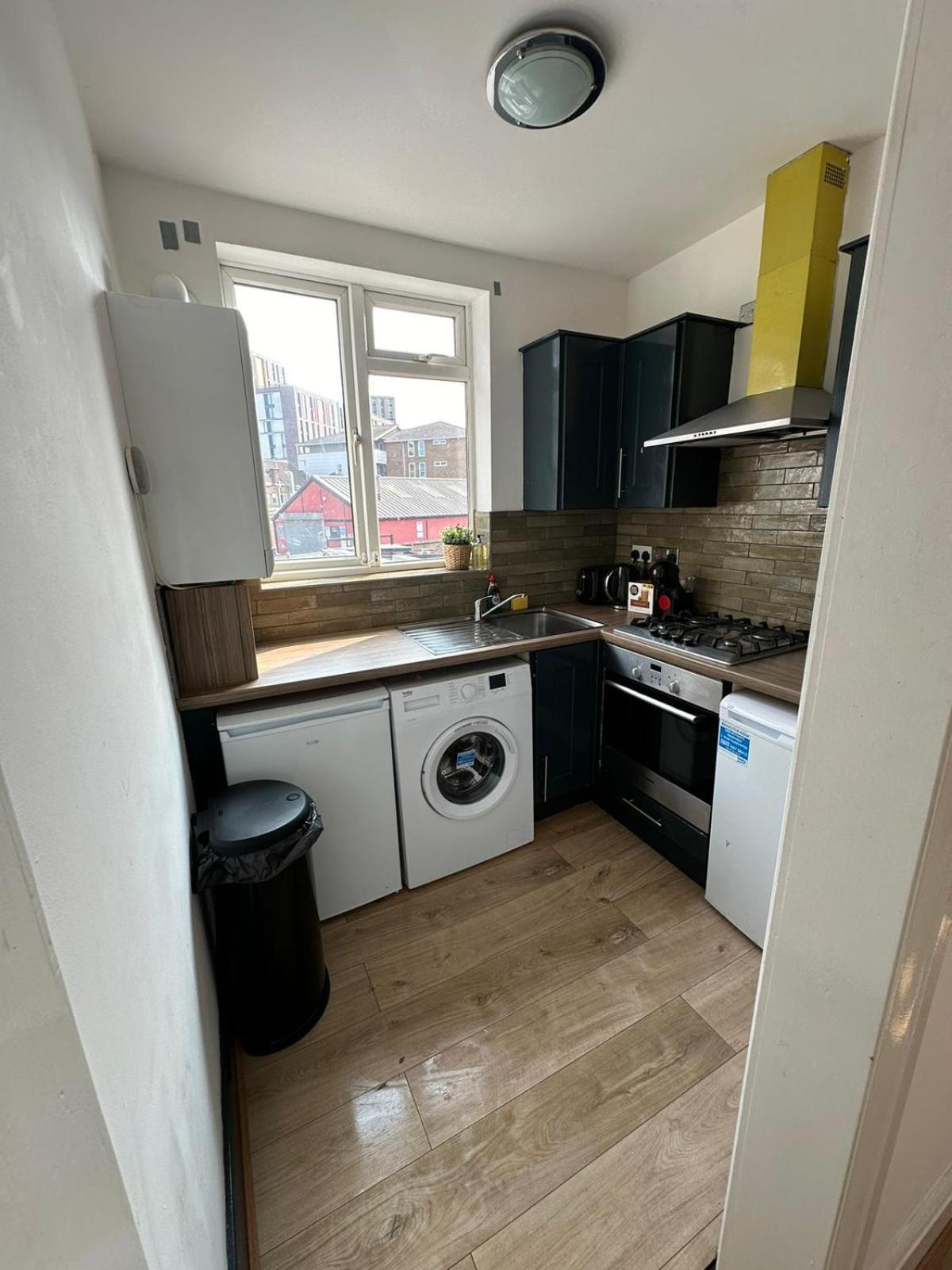 Central & Cozy 3Br Apt - High Chair - Free Parking Londres Exterior foto