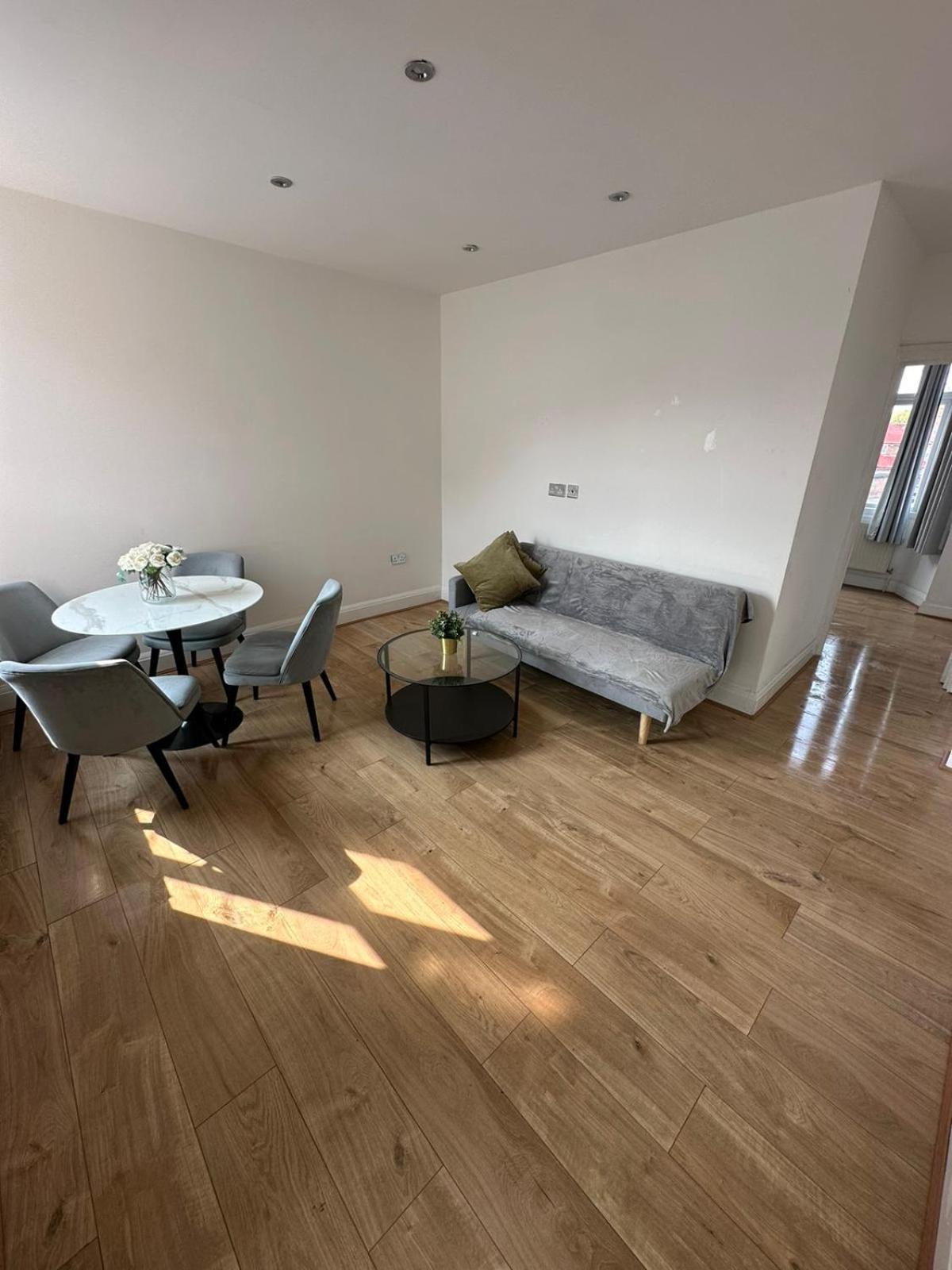 Central & Cozy 3Br Apt - High Chair - Free Parking Londres Exterior foto